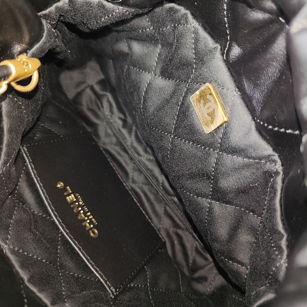 CHANEL 22 Mini Quilted Calfskin Black