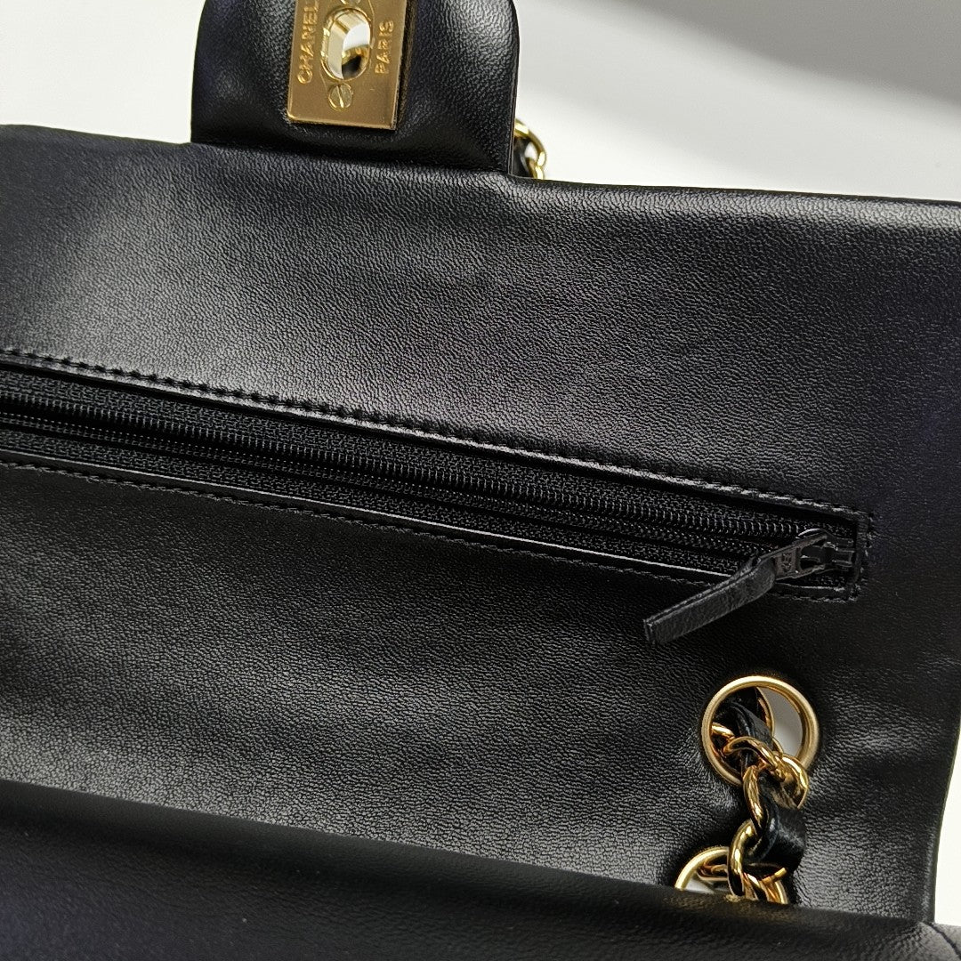CLASSIC FLAP Small Quilted Lambskin Black