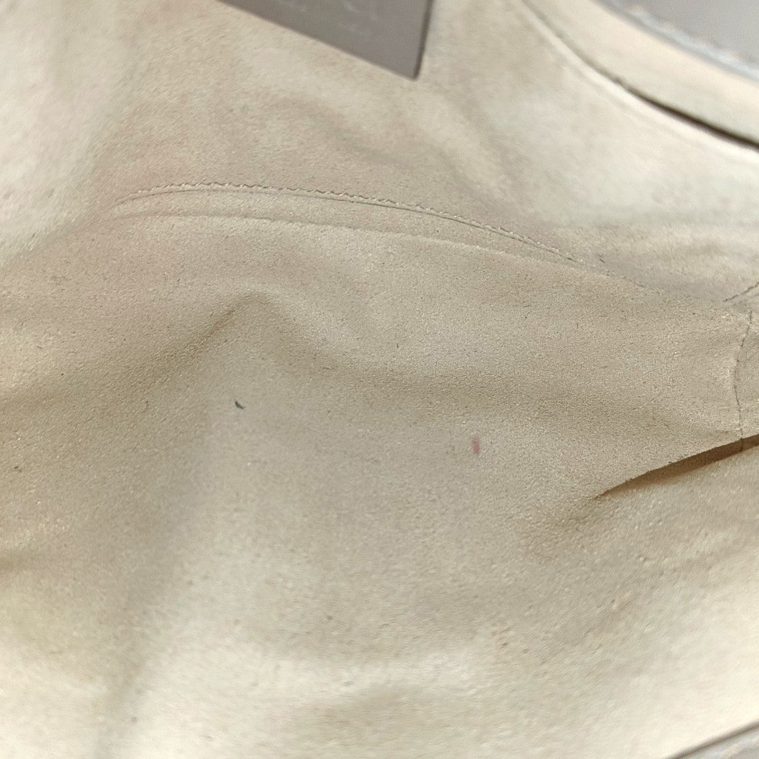 GG Marmont Piel de becerro acolchada pequeña beige