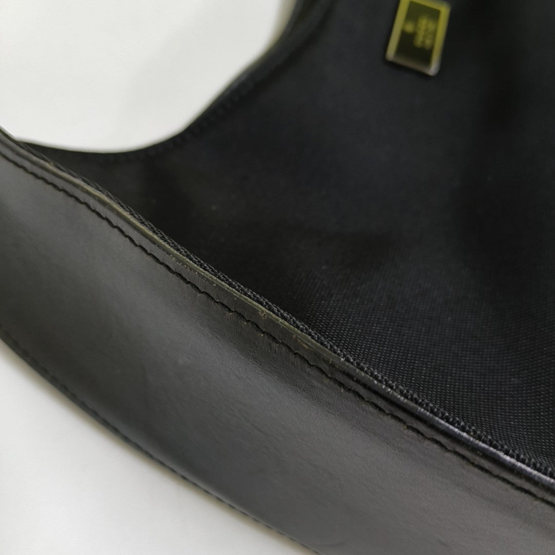 Canvas Black