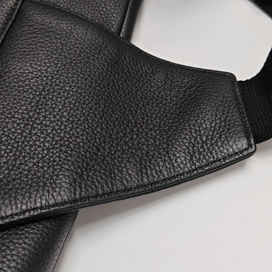Saddle Medium Calfskin Black
