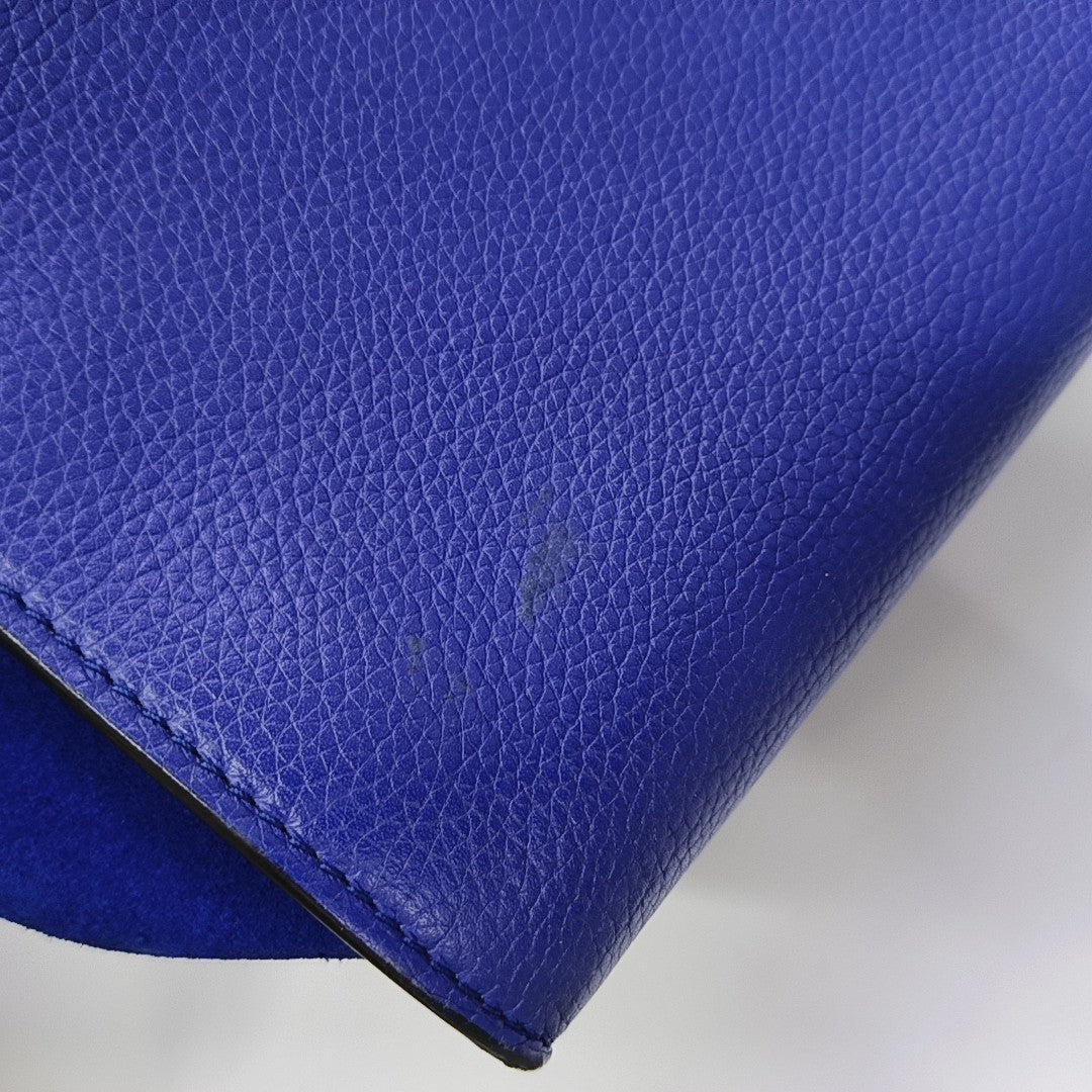 TRAPEZE Medium Calfskin Blue