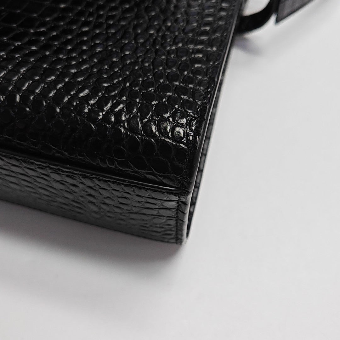 MANHATTAN Medium Calfskin Black