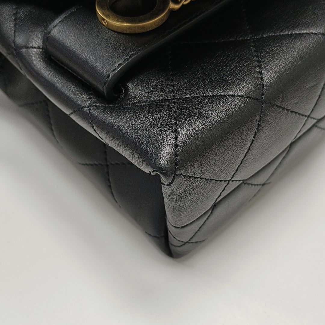 LOGO ENCHAINED FLAP Medium Quilted Calfskin Black