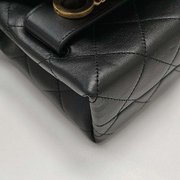 LOGO ENCHAINED FLAP Medium Quilted Calfskin Black