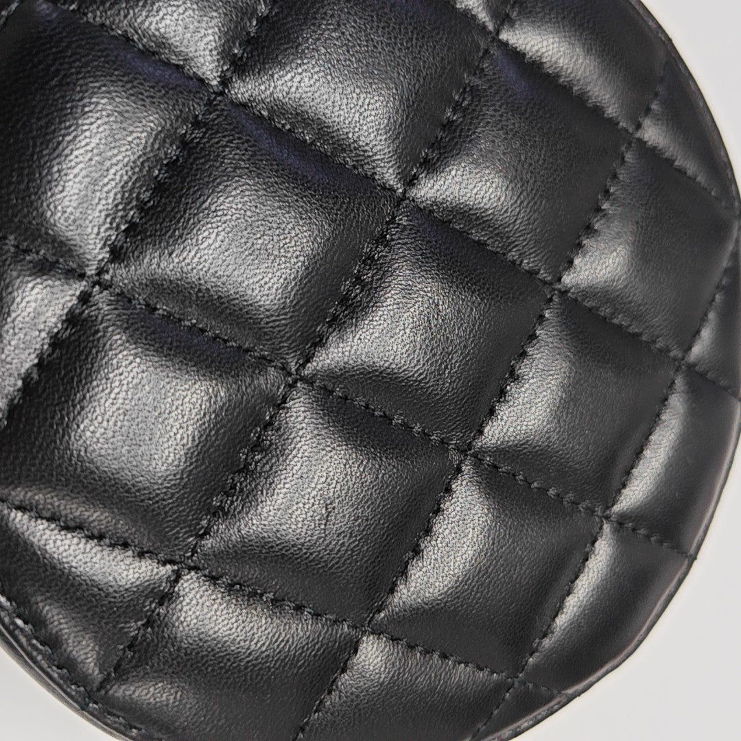 ROUND Quilted Lambskin Black