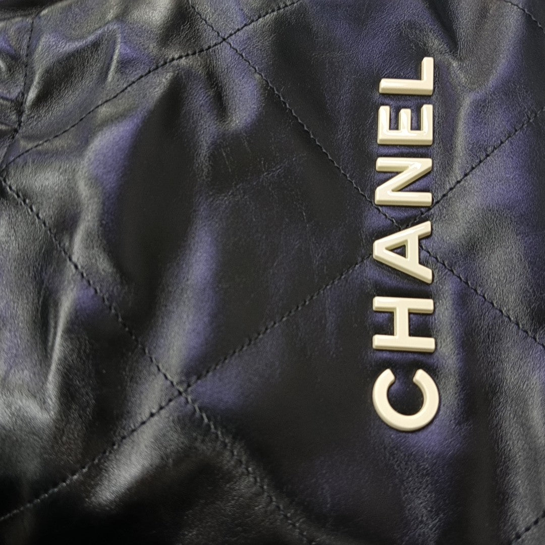CHANEL 22 Mini Quilted Calfskin Black
