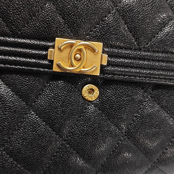 Cartera BOY CHANEL de piel de becerro granulada acolchada negra