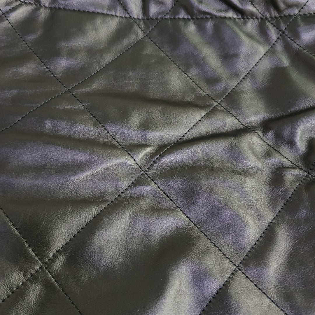 CHANEL 22 Medium Quilted Calfskin Black