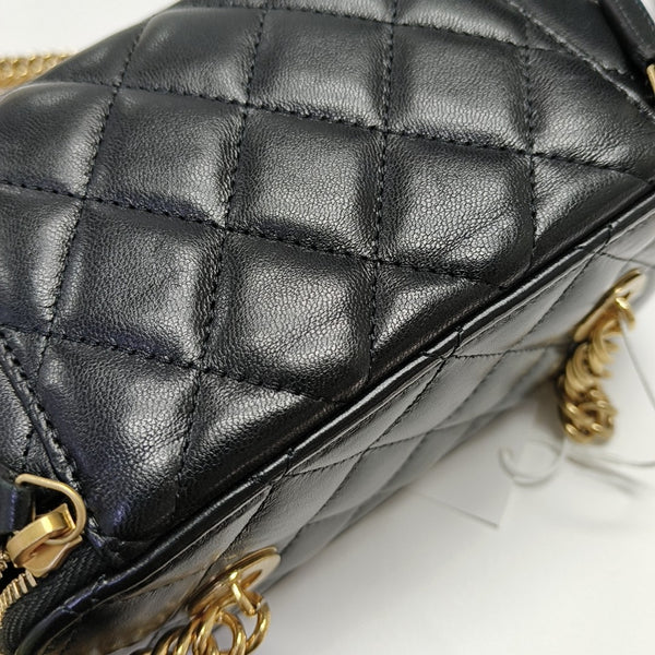 VANITY CASE Medium Quilted Lambskin Black