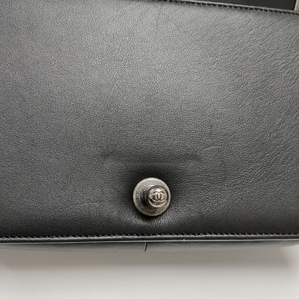 BOY CHANEL Medium Calfskin Black