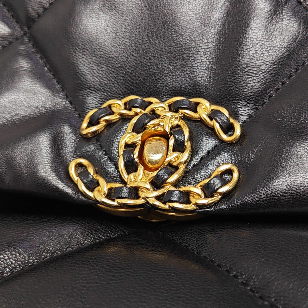 CHANEL 19 Medium Quilted Lambskin Black