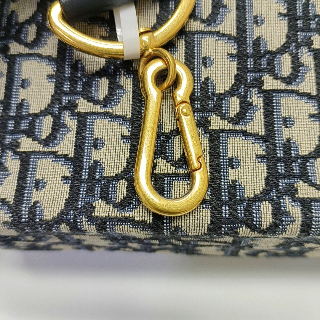 Authenticated pre-owned  30 Montaigne Oblique Canvas Blue - Shoulder Bag at Looply