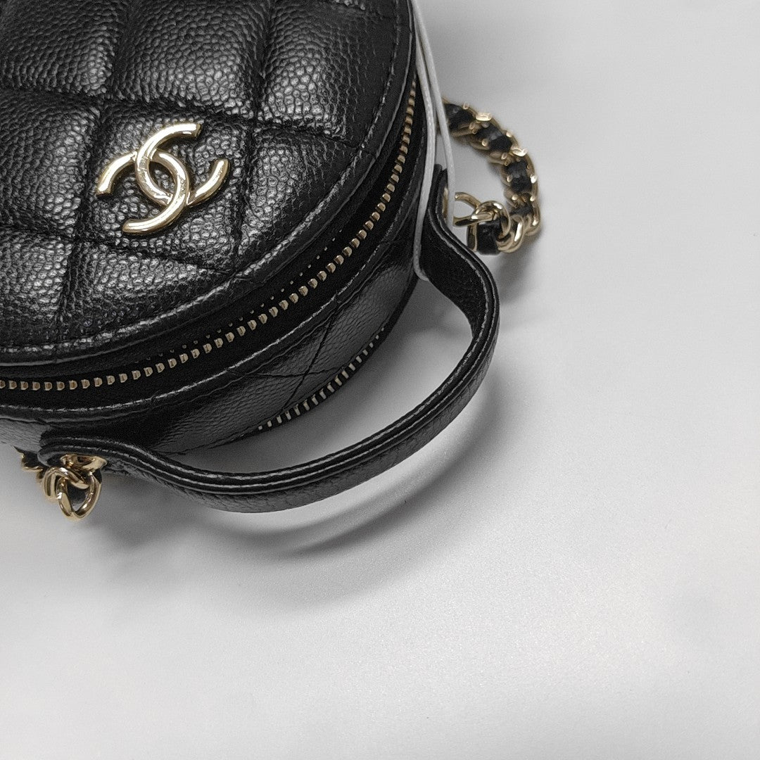 ROUND Quilted Grained Calfskin Black