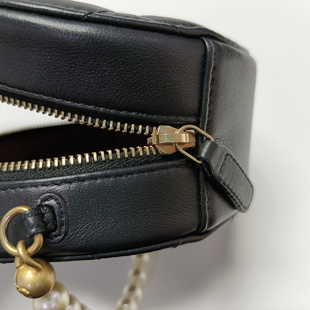 ROUND Mini Quilted Calfskin Black