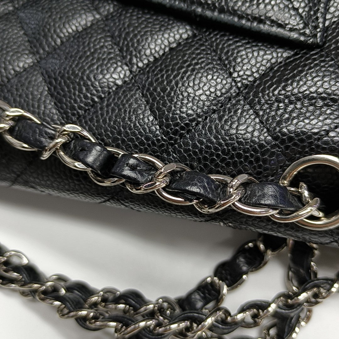 CLASSIC FLAP Medium Quilted Grained Calfskin Black