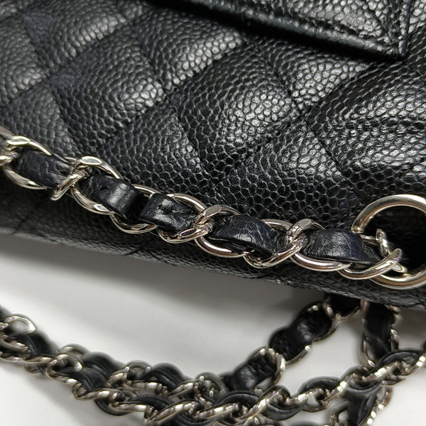 CLASSIC FLAP Medium Quilted Grained Calfskin Black