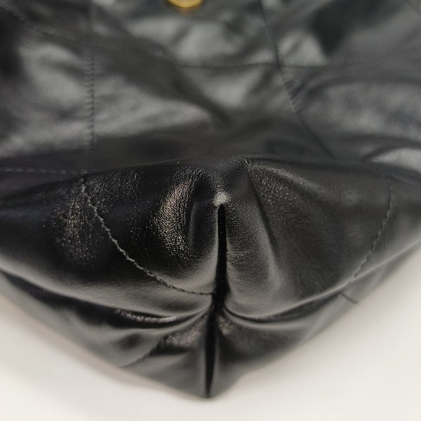 CHANEL 22 Medium Quilted Calfskin Black