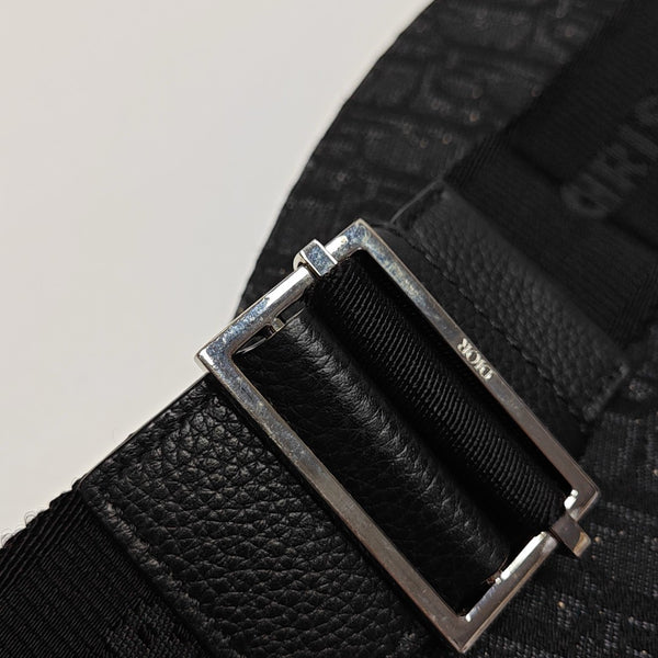 Saddle Medium Oblique Canvas Black