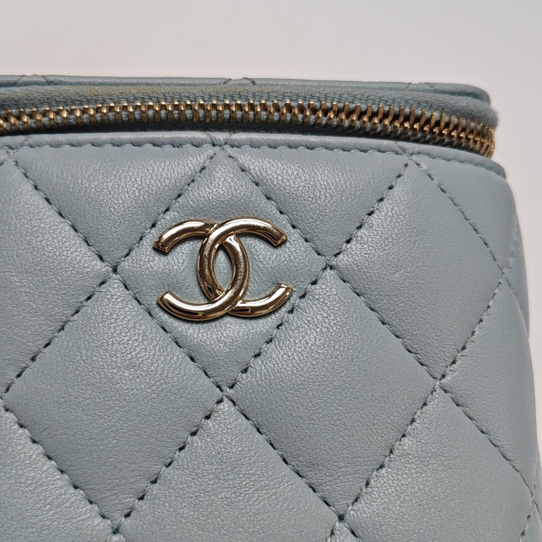 VANITY CASE Small Quilted Lambskin Blue