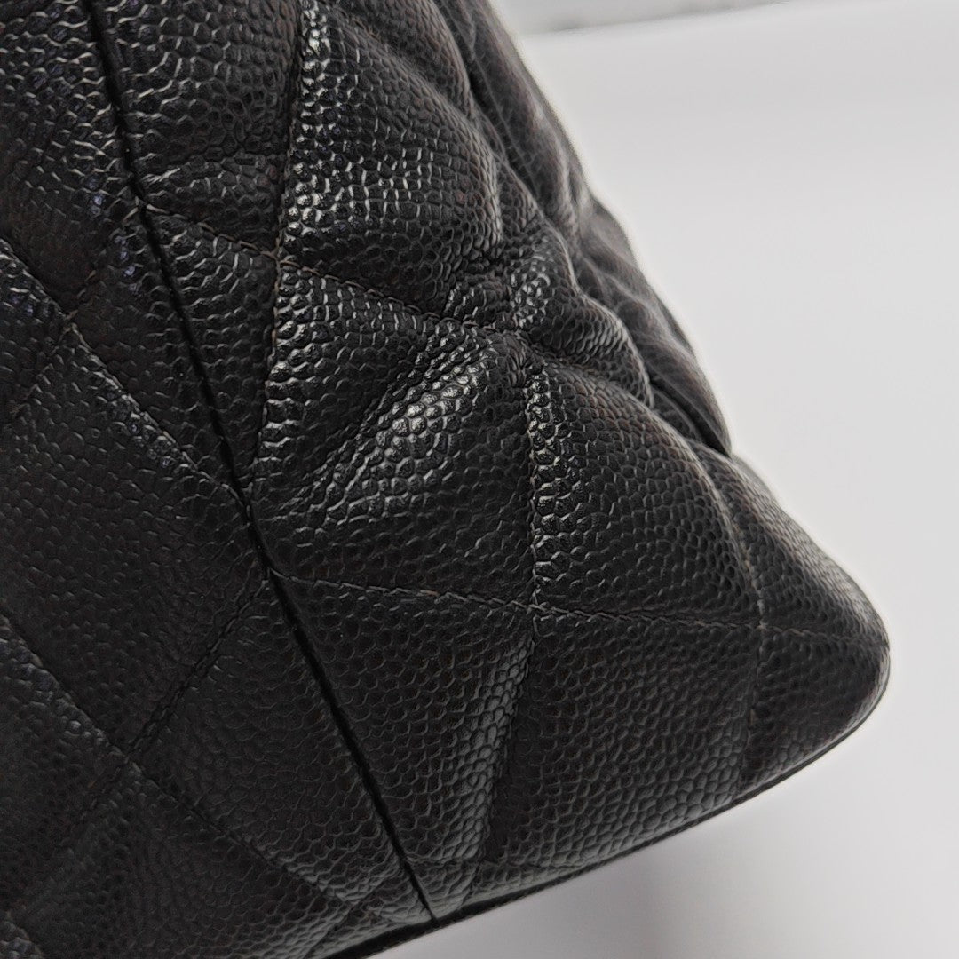 Authenticated pre-owned  MEDALLION Quilted Calfskin Black - Shoulder Bag at Looply