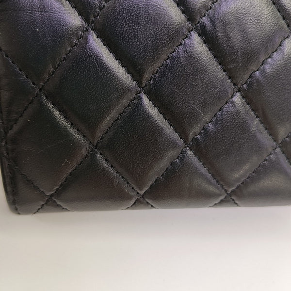 2.55 Cartera negra de piel de becerro acolchada