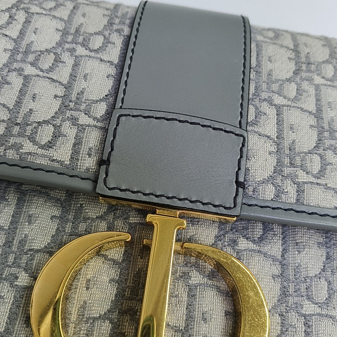 30 Montaigne Oblique Canvas Gray