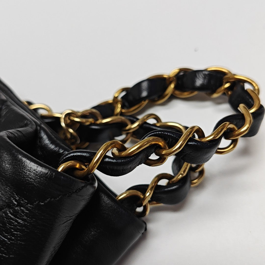 CHANEL 22 Small Quilted Calfskin Black