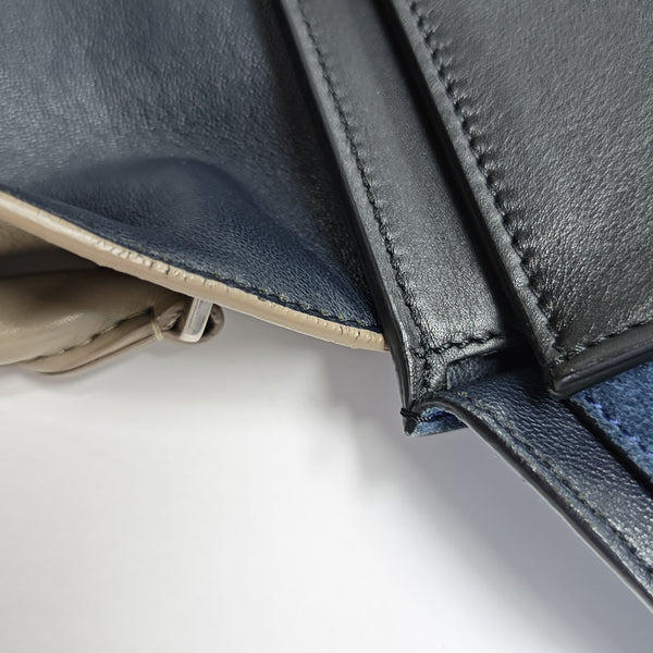 TRAPEZE Medium Calfskin Black