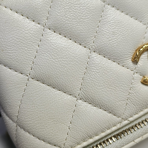 VANITY CASE Small Quilted Lambskin White