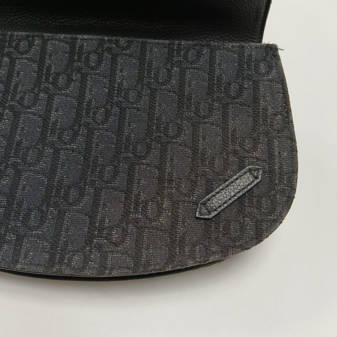 Saddle Medium Oblique Canvas Black