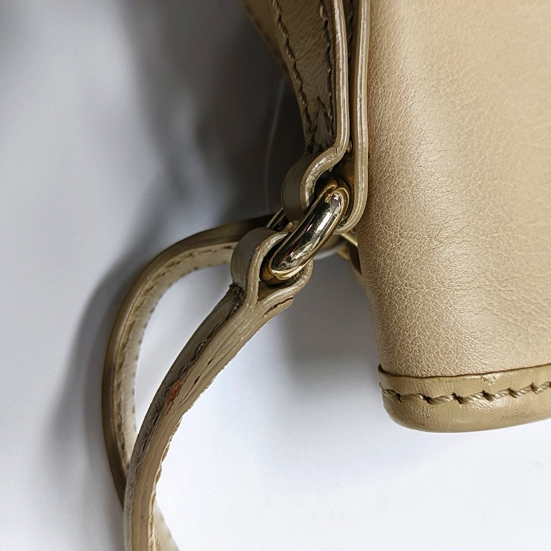 Authenticated pre-owned  Canterbury Medium Calfskin Beige - Tote Bag at Looply
