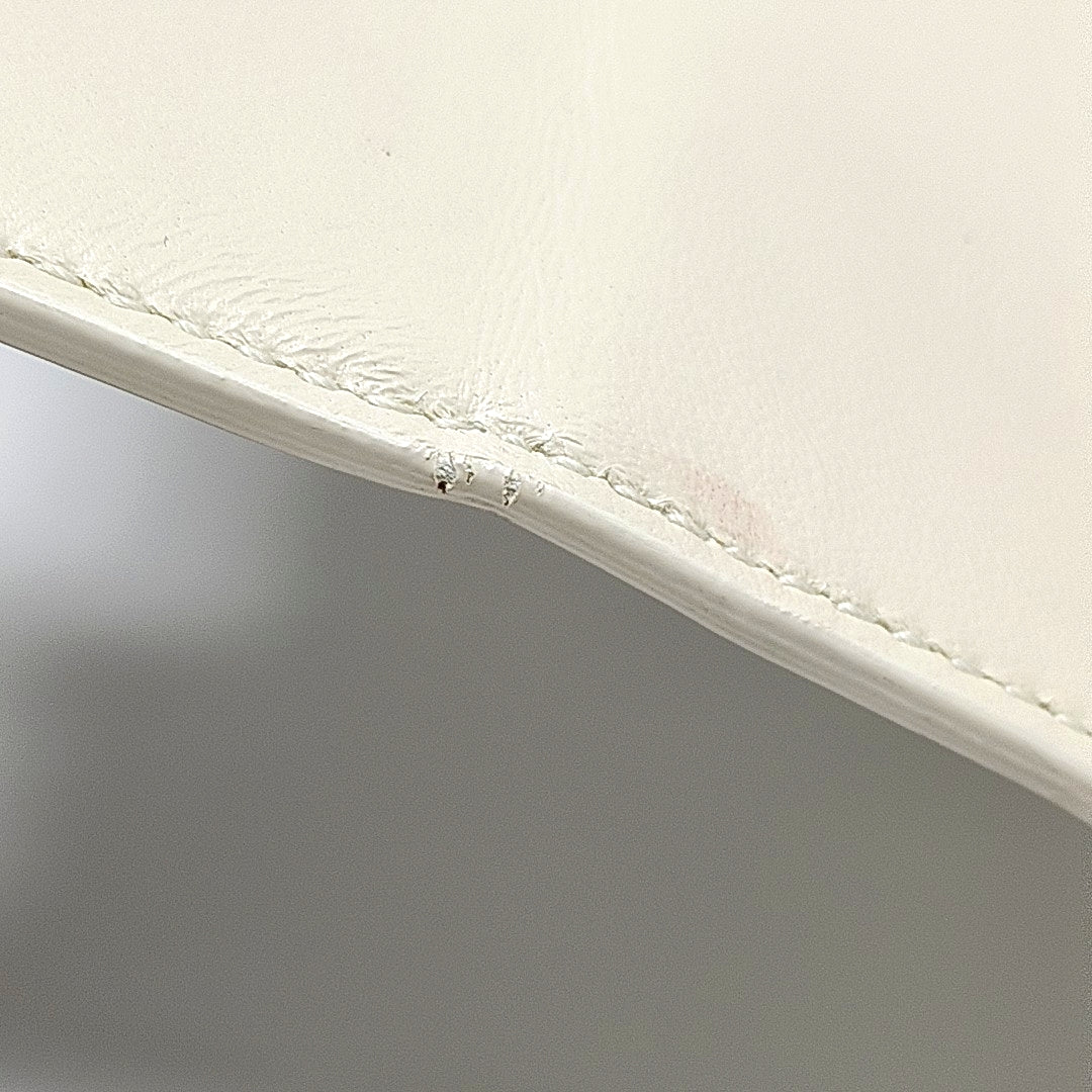 Authenticated pre-owned  30 Montaigne Calfskin White - Shoulder Bag at Looply