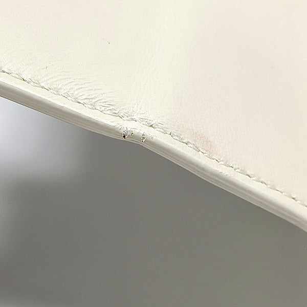 Authenticated pre-owned  30 Montaigne Calfskin White - Shoulder Bag at Looply