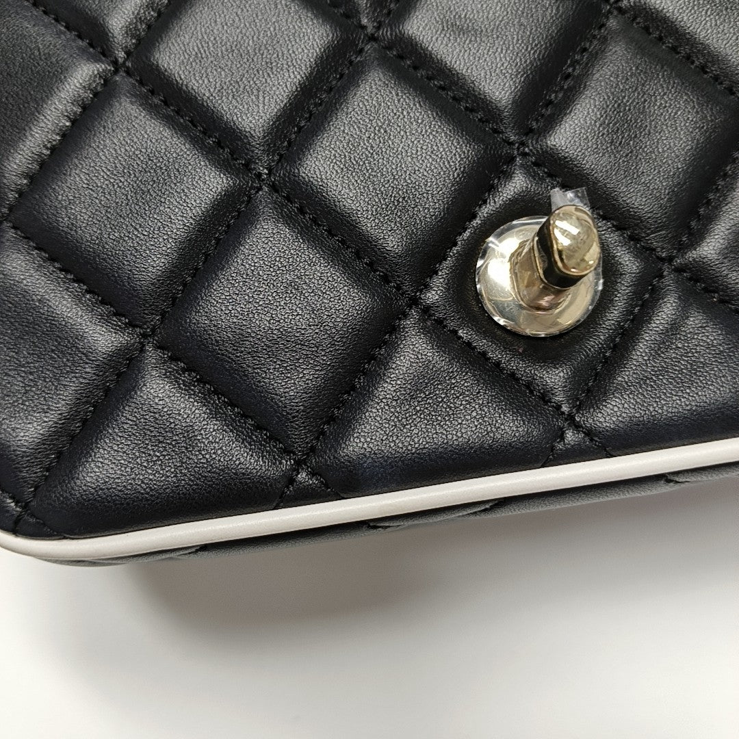 Quilted Lambskin Crossbody Bag Mini Black
