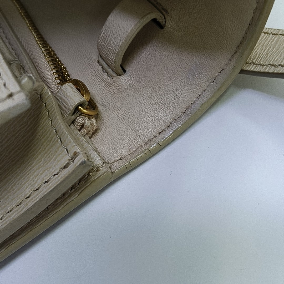 CLASSIC BOX Medium Calfskin Beige