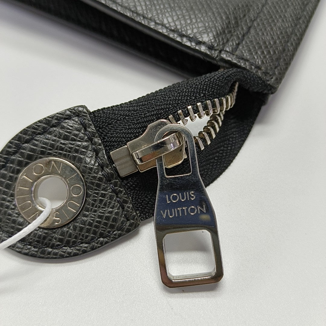Pochette Voyag MM Calfskin Black
