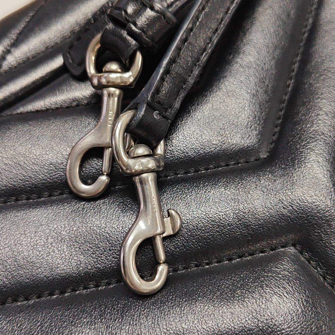 LOULOU Chevron de piel de becerro negra