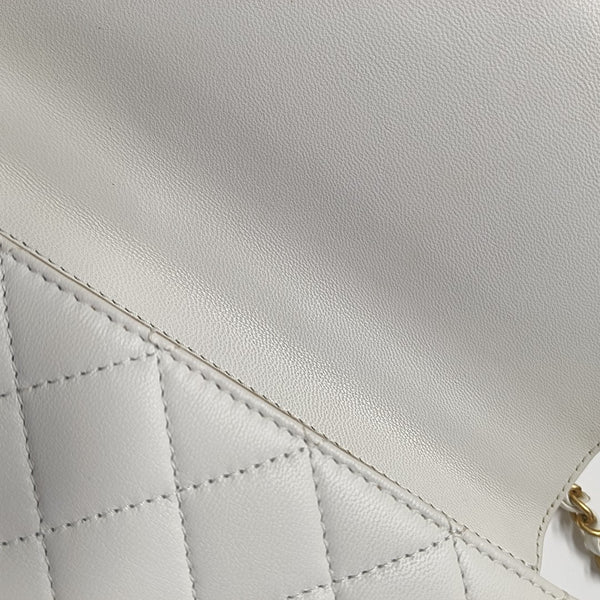 CLASSIC VERTICAL PEARL Quilted Lambskin White