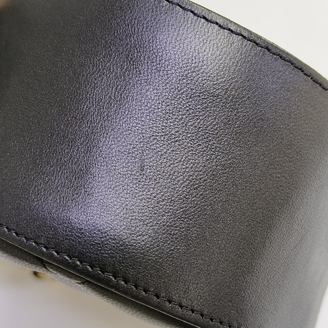 ROUND Quilted Lambskin Black