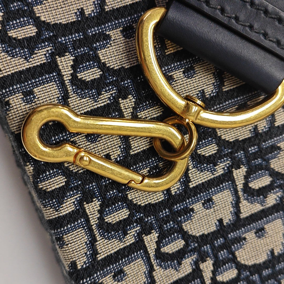 30 Montaigne Mini Oblique Canvas Blue