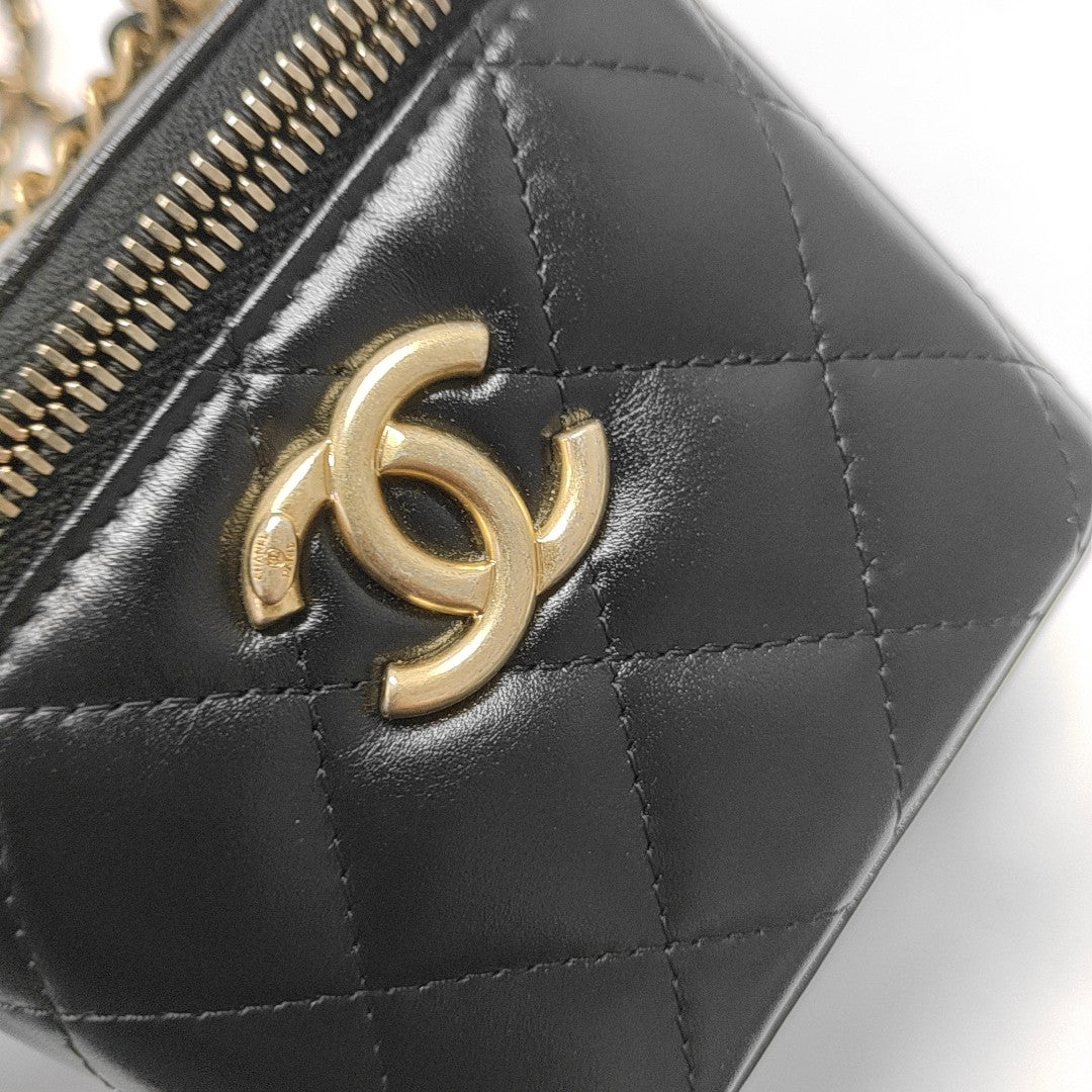 VANITY CASE Mini Quilted Calfskin Black