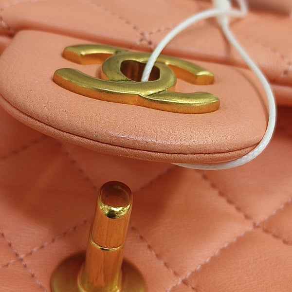 CLÁSICO CON SOLAPA Mini Piel de Cordero Acolchada Rosa