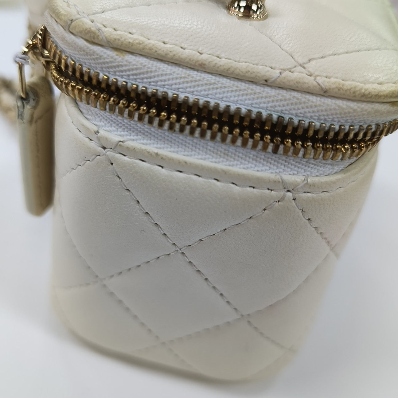 VANITY CASE Mini Quilted Lambskin White