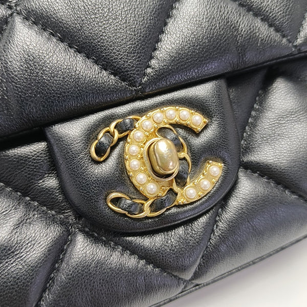 Quilted Lambskin Shoulder Bag Black