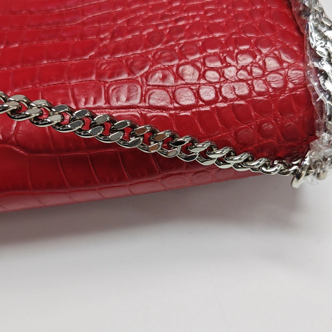 Authenticated pre-owned  CASSANDRA Calfskin Red - Shoulder Bag at Looply