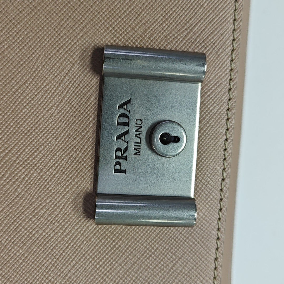 Closure Saffiano Calfskin Pink