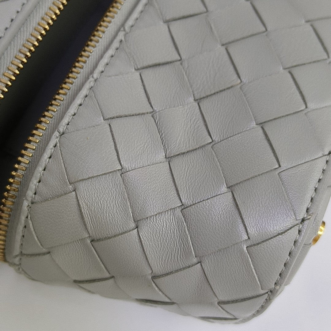 Intrecciato Small Lambskin Gray