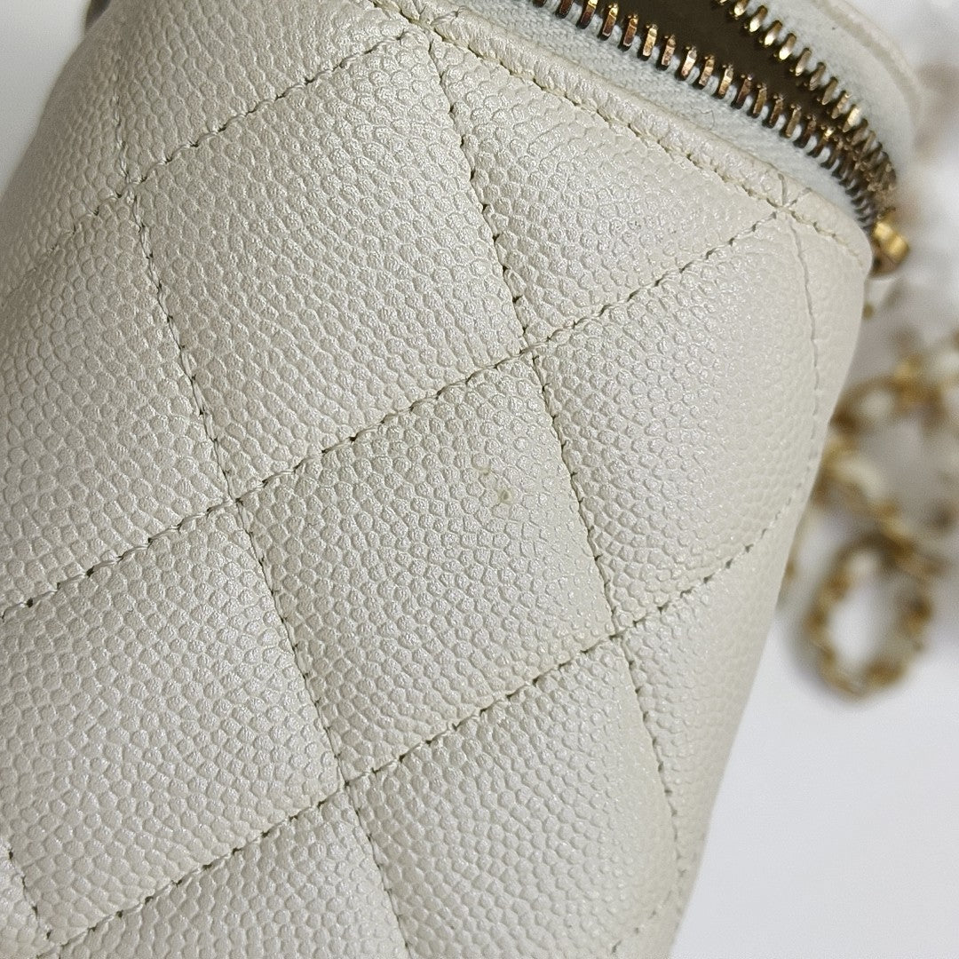 VANITY CASE Small Quilted Grained Calfskin White