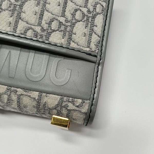 30 Montaigne Oblique Canvas Gray